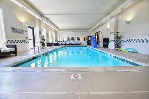Fairfield by Marriott Inn & Suites Grand Junction Downtown/Historic Main Street - 수영장