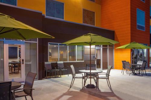 Fairfield Inn & Suites by Marriott McPherson - image 11