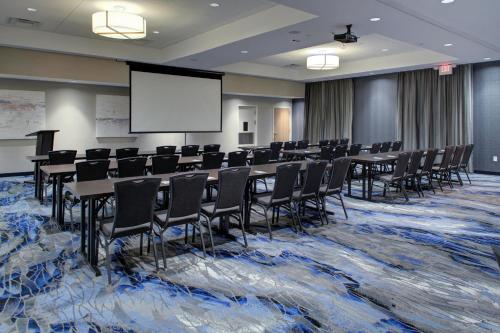 Fairfield Inn & Suites by Marriott Allentown West - image 11