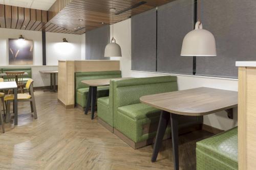 Fairfield Inn & Suites by Marriott Fort Collins South - image 12