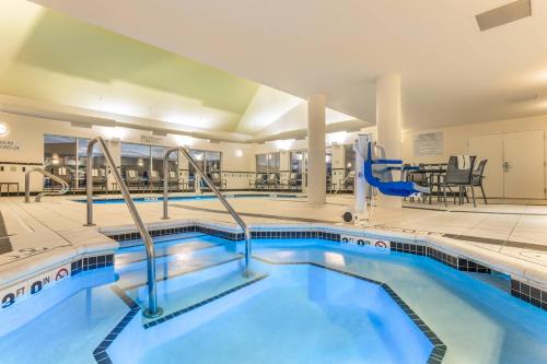 Fairfield Inn and Suites by Marriott Madison East - image 14