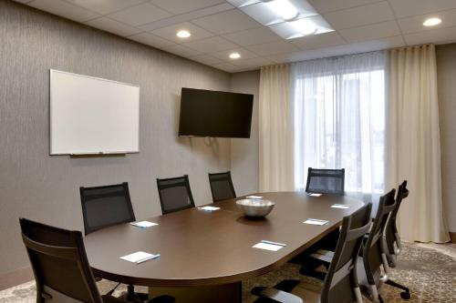 Fairfield Inn & Suites by Marriott Springfield North - image 10