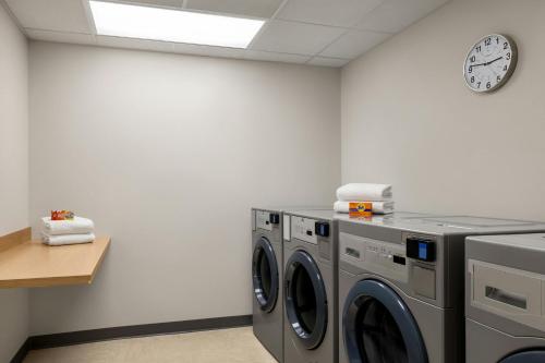 Fairfield by Marriott Inn & Suites Bethlehem PA - image 10