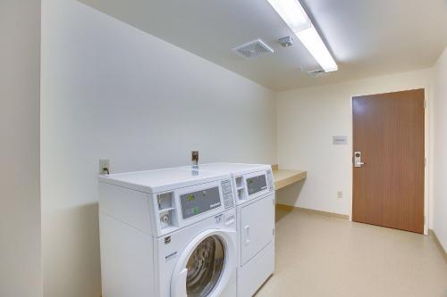 Fairfield Inn & Suites By Marriott Wichita East - image 10