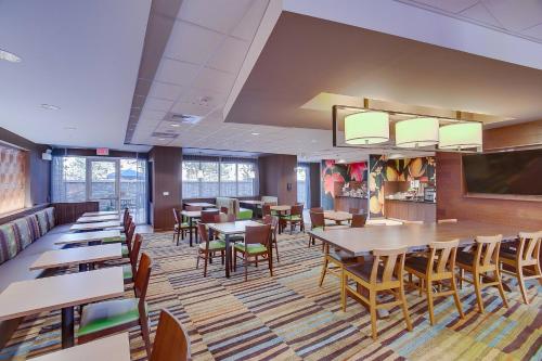 Fairfield Inn & Suites By Marriott Wichita East - image 5