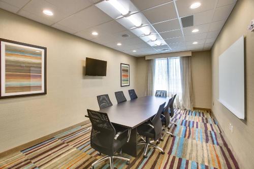 Fairfield Inn & Suites By Marriott Wichita East - image 12