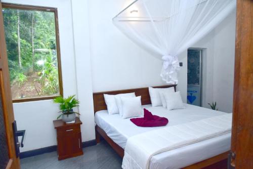 Deluxe Double Room (1 adult + 2 children) image 2