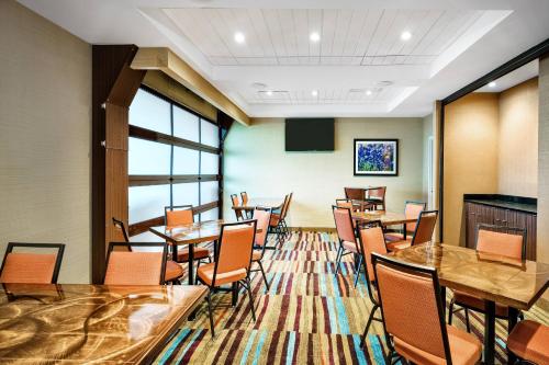 Fairfield by Marriott Inn & Suites Van Canton Area - 회의실/연회장