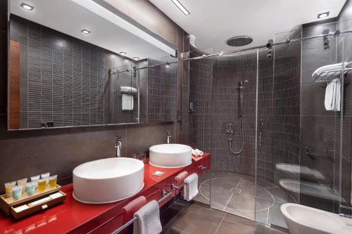 Deluxe Room, Deluxe Guest room, 1 King image 4