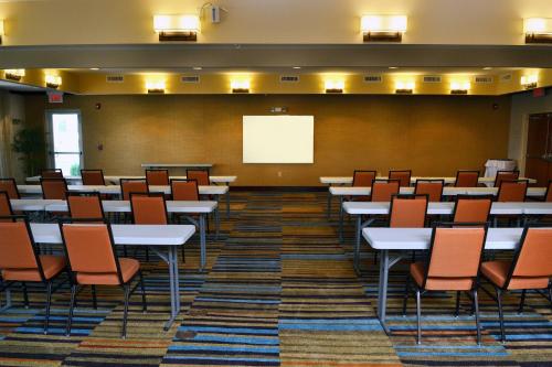 Fairfield Inn & Suites Effingham - image 8