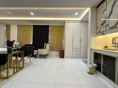 Kitchen, Mukhtar Homes Bahria Town Lahore in Lahore