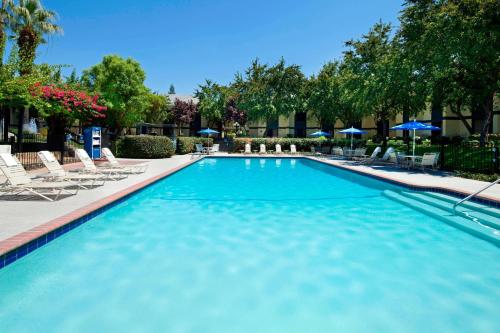luxury hotels in Bakersfield
