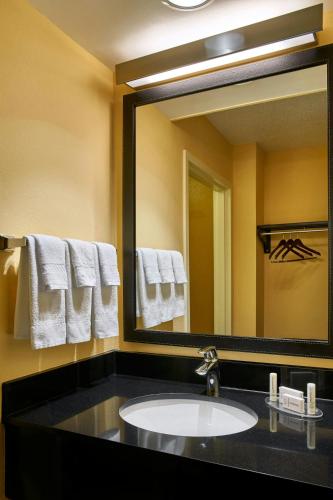Fairfield Inn Myrtle Beach Broadway at the Beach - image 2