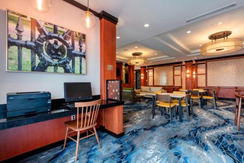 Fairfield Inn & Suites Columbus - image 6