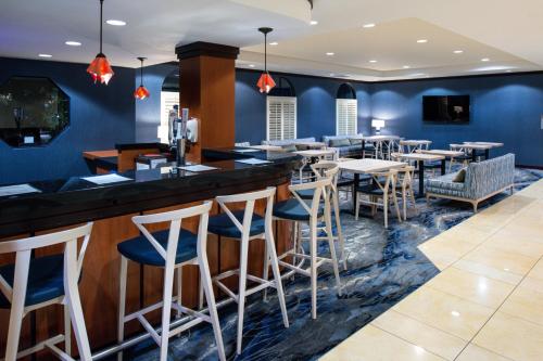 Bar/Lounge, Fairfield by Marriott Inn & Suites Santa Cruz - Capitola in Capitola (CA)
