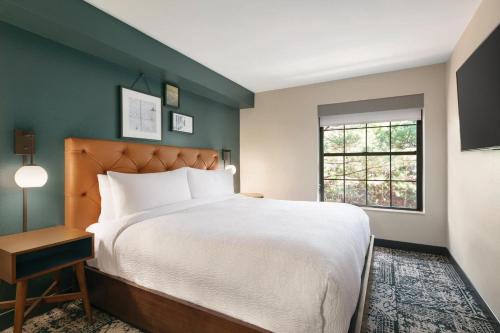 Four Points by Sheraton Raleigh Arena in Southwest Raleigh