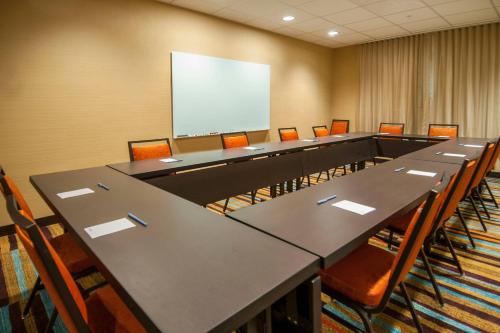 Fairfield by Marriott Inn & Suites LaPlace - 회의실/연회장