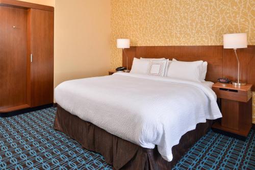 King Room with Roll-in Shower - Mobility and Hearing Accessible