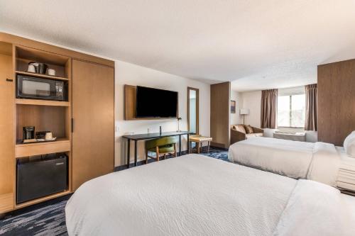 Fairfield by Marriott Inn & Suites Greensboro Coliseum Area – khách sạn tại Fairview Homes