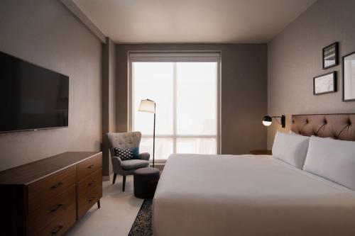 Suite, 1 Bedroom Suite, 1 King image 4