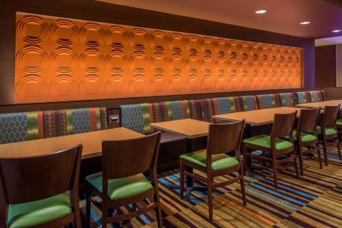 Fairfield Inn & Suites by Marriott St. Louis Westport - image 11