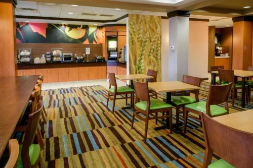 อาหารและเครื่องดื่ม, Fairfield by Marriott Inn & Suites Kennett Square Brandywine Valley in เคนเน็ตต์ สแควร์ (พีเอ)