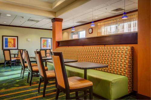 Fairfield Inn and Suites by Marriott Indianapolis/ Noblesville - image 10