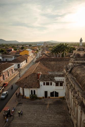 Central Park Luxurious Historical Home With Pool
