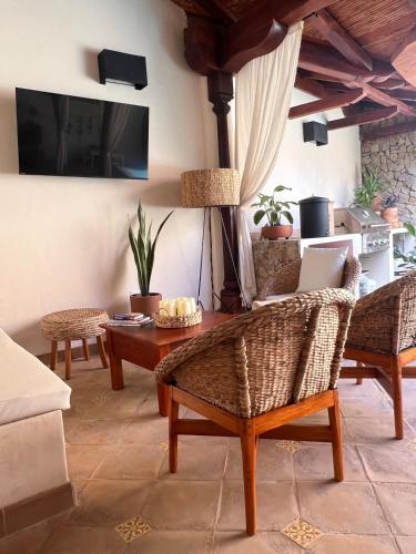 Central Park Luxurious Historical Home With Pool