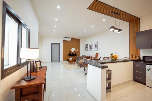 Charming & refined apartment in Либревиль