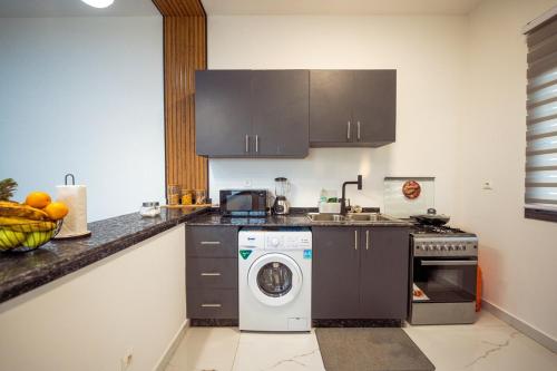 Charming & refined apartment in Либревиль