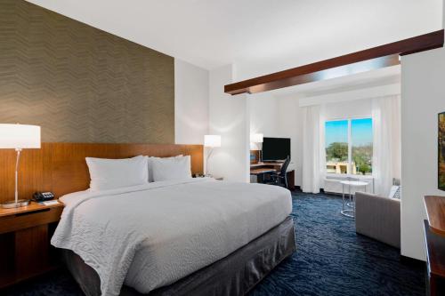 Fairfield Inn & Suites by Marriott St Petersburg North - image 2