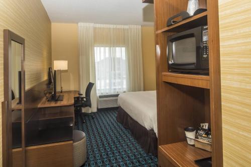 Fairfield Inn & Suites by Marriott Pittsburgh North/McCandless Crossing - image 8