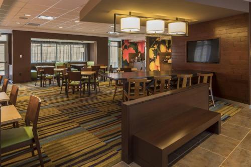 Fairfield Inn & Suites by Marriott Pittsburgh North/McCandless Crossing - image 11