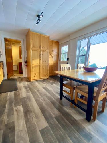 Létesítmények, Chalet Sous Les Pins in Les Éboulements (QC)