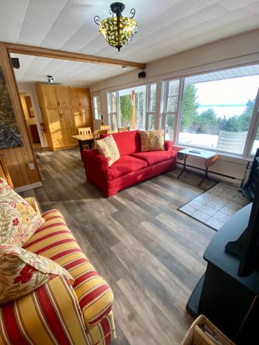 Chalet Sous Les Pins in Les Éboulements (QC)