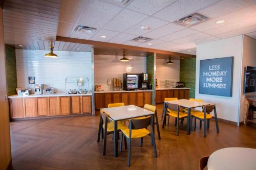 Fairfield Inn & Suites By Marriott Alexandria - image 13