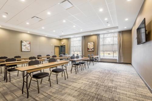Four Points by Sheraton Elkhart - image 8