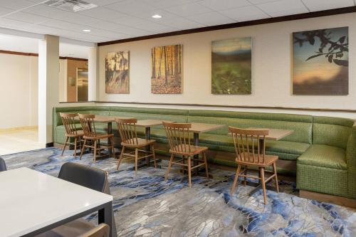 Fairfield Inn and Suites Paducah - image 12