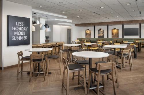 طعام و مشروبات, Fairfield by Marriott Inn & Suites Santa Rosa Rohnert Park in Rohnert Park