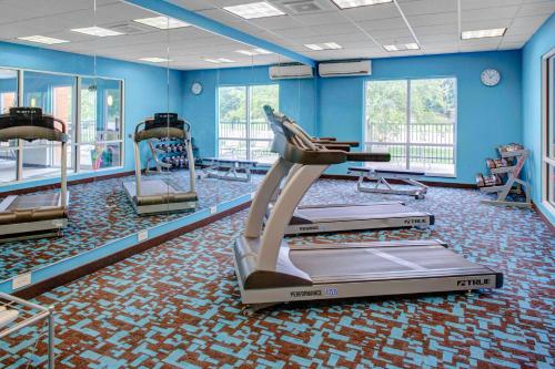 Fairfield Inn and Suites by Marriott Seymour - image 6