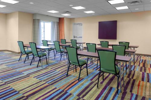 Fairfield Inn and Suites by Marriott Seymour - image 7