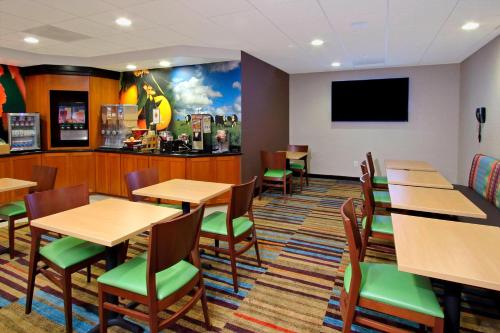 Fairfield Inn & Suites by Marriott Fairfield Napa Valley Area - image 11