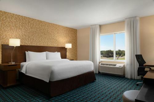 Fairfield Inn & Suites by Marriott London - image 2
