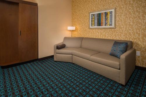 Fairfield Inn & Suites by Marriott Washington - image 14