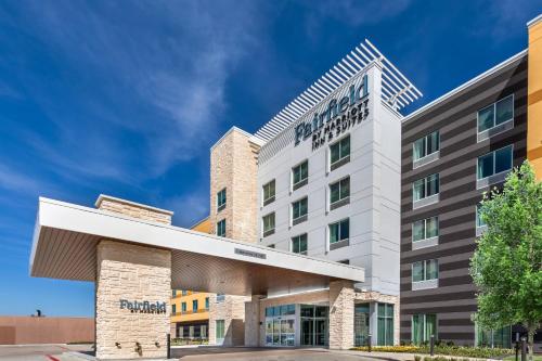 Fairfield Inn & Suites Houston Memorial City Area - image 3