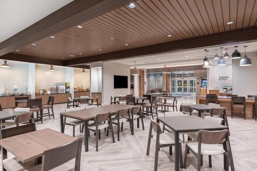 Fairfield Inn & Suites Houston Memorial City Area - image 14