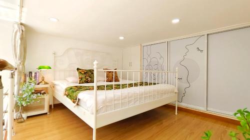 Shanghai Hills & Aromahome Modern Cottage Home Retreat with 2Bedrooms close to Tianzifang, Shanghai (photo 5)