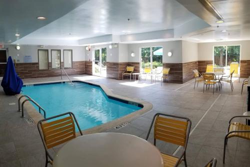 Fairfield Inn & Suites by Marriott Aiken - image 6