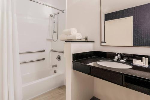 Fairfield Inn & Suites Houston Westchase - image 14